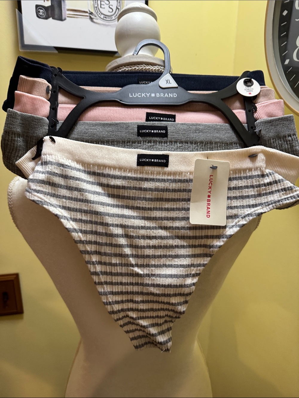 NWT Lucky brand 5 pack Seamless Thongs panties size XL.